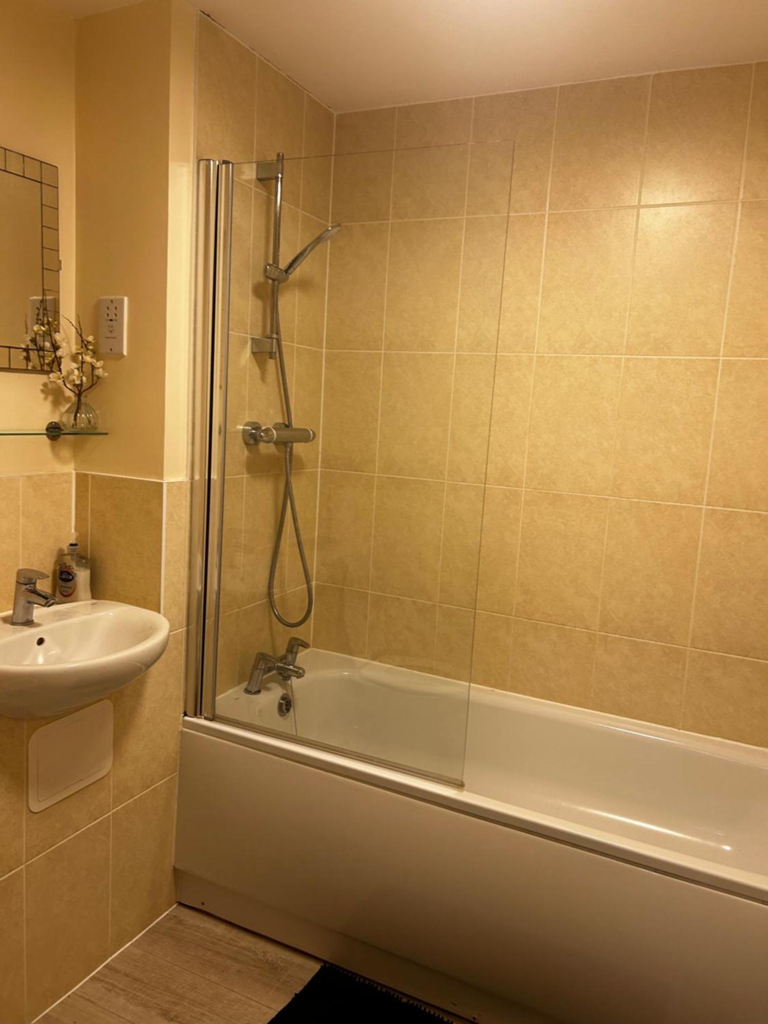 Stylish 2 Bedroom Apartment-Short Term Lets & Serviced Accomodation Reading Esterno foto